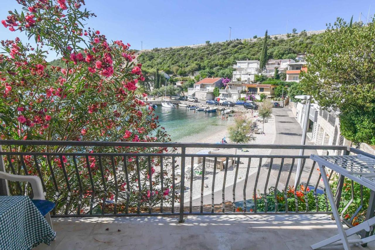 Apartmani Dora Duboka Exteriér fotografie