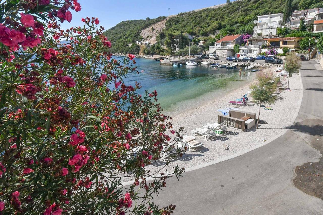 Apartmani Dora Duboka Exteriér fotografie